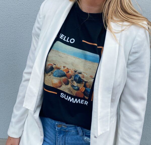 T-shirt hello summer close up