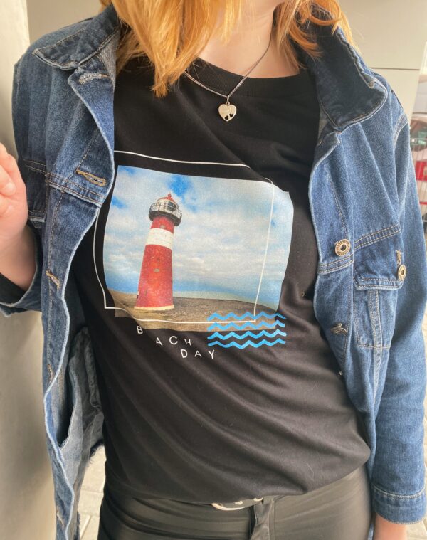 T-shirt beach day close up