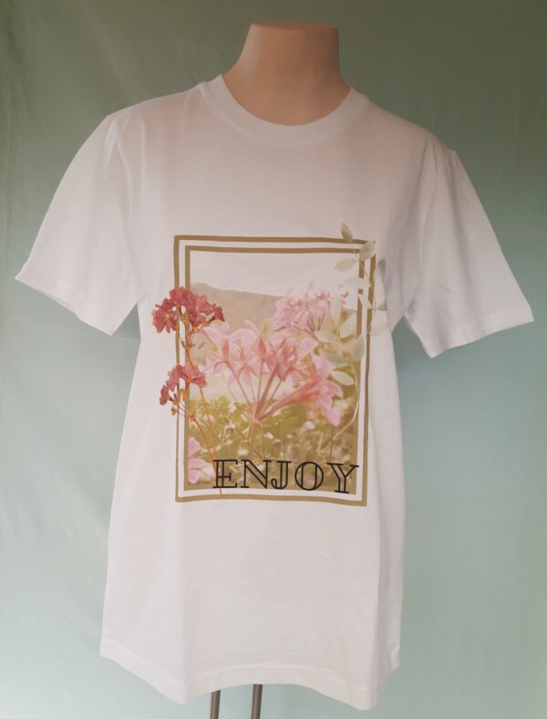 T-shirt enjoy wit