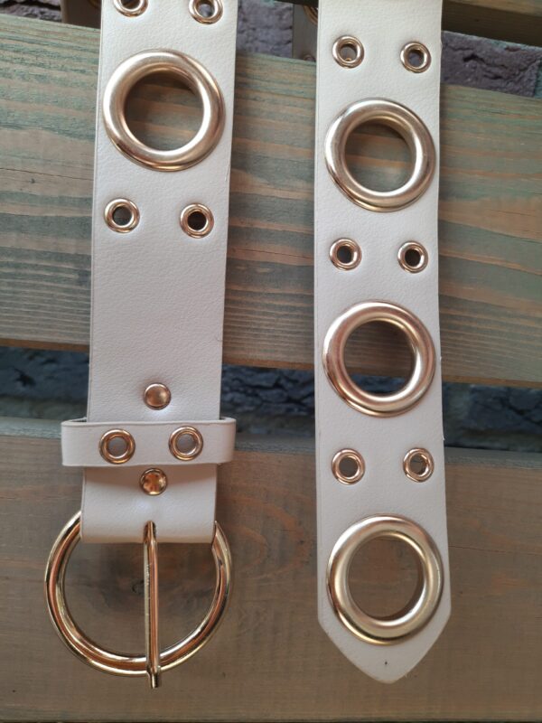 Beige riem met gouden details
