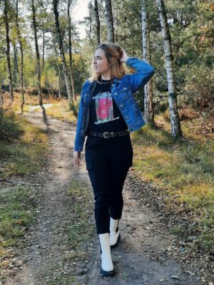 T-shirt pink is my happy colour zwart
