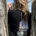 T-shirt wavy hair salty toes