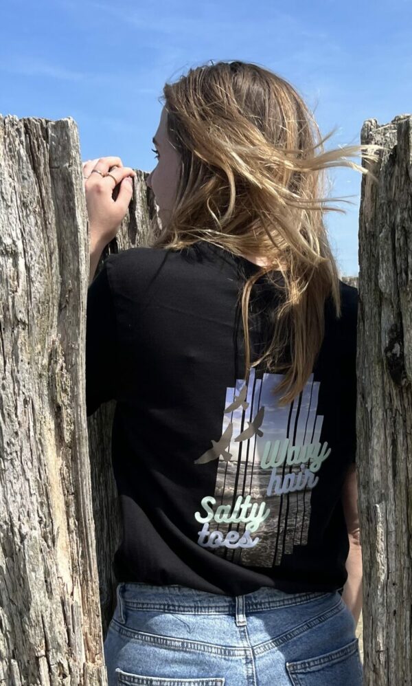 T-shirt wavy hair salty toes